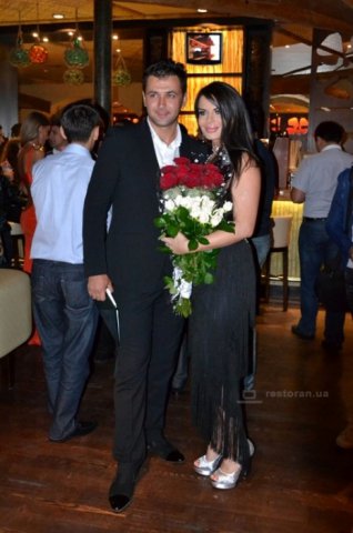 Cvety-ot-druzej-m-poklonnikov_full